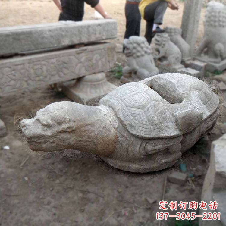 威海朱雀站在赑屃上的石雕