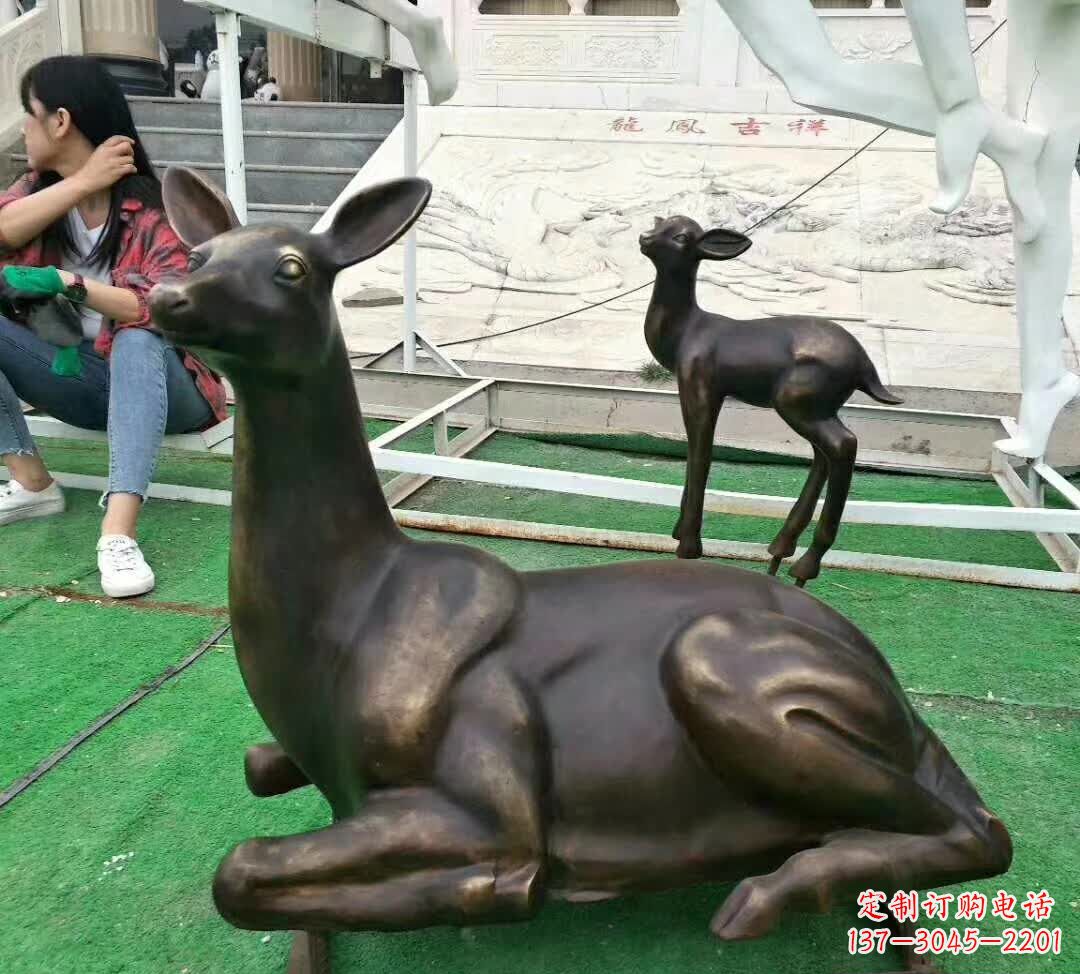 威海铸铜广场动物鹿雕塑