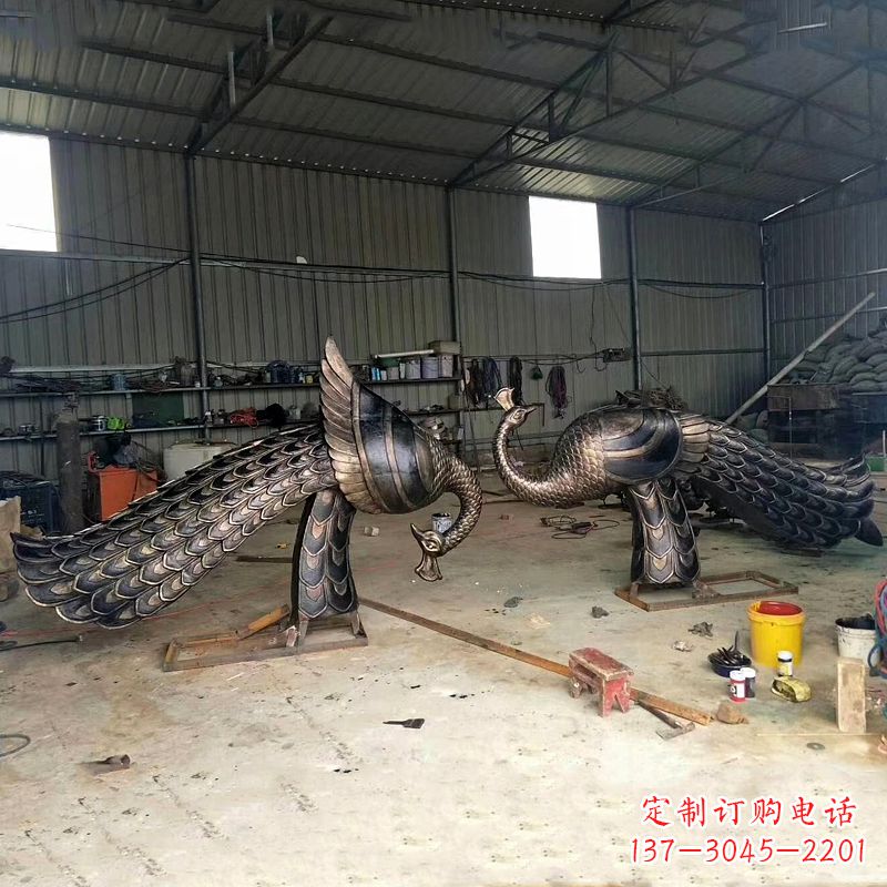 威海铸铜孔雀雕塑