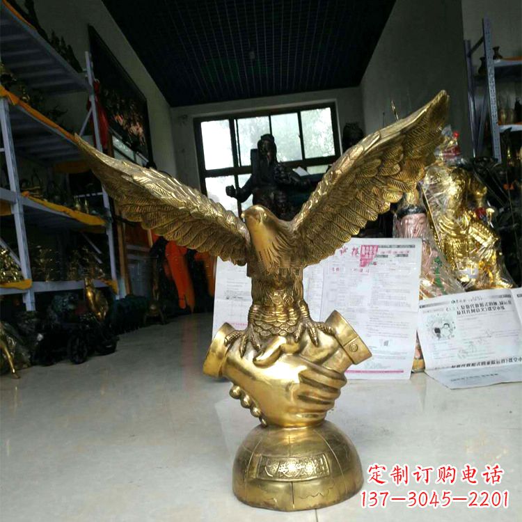 威海铸铜老鹰雕塑大展宏图