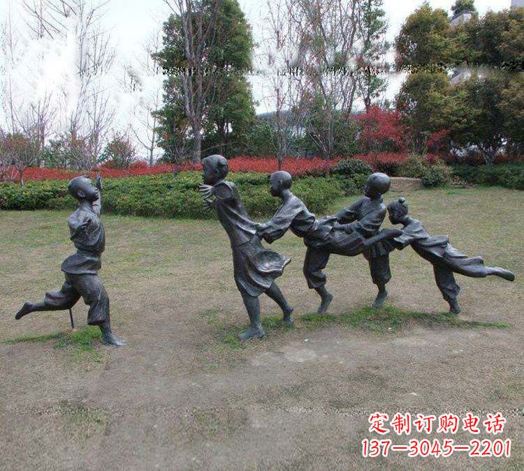 威海铸铜老鹰捉小鸡儿童雕塑