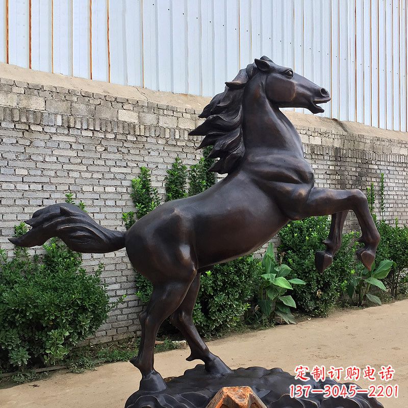 威海铸铜马儿雕塑