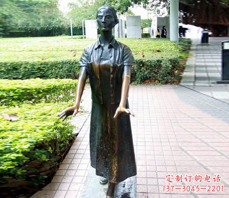威海走路的盲人女孩铜雕 