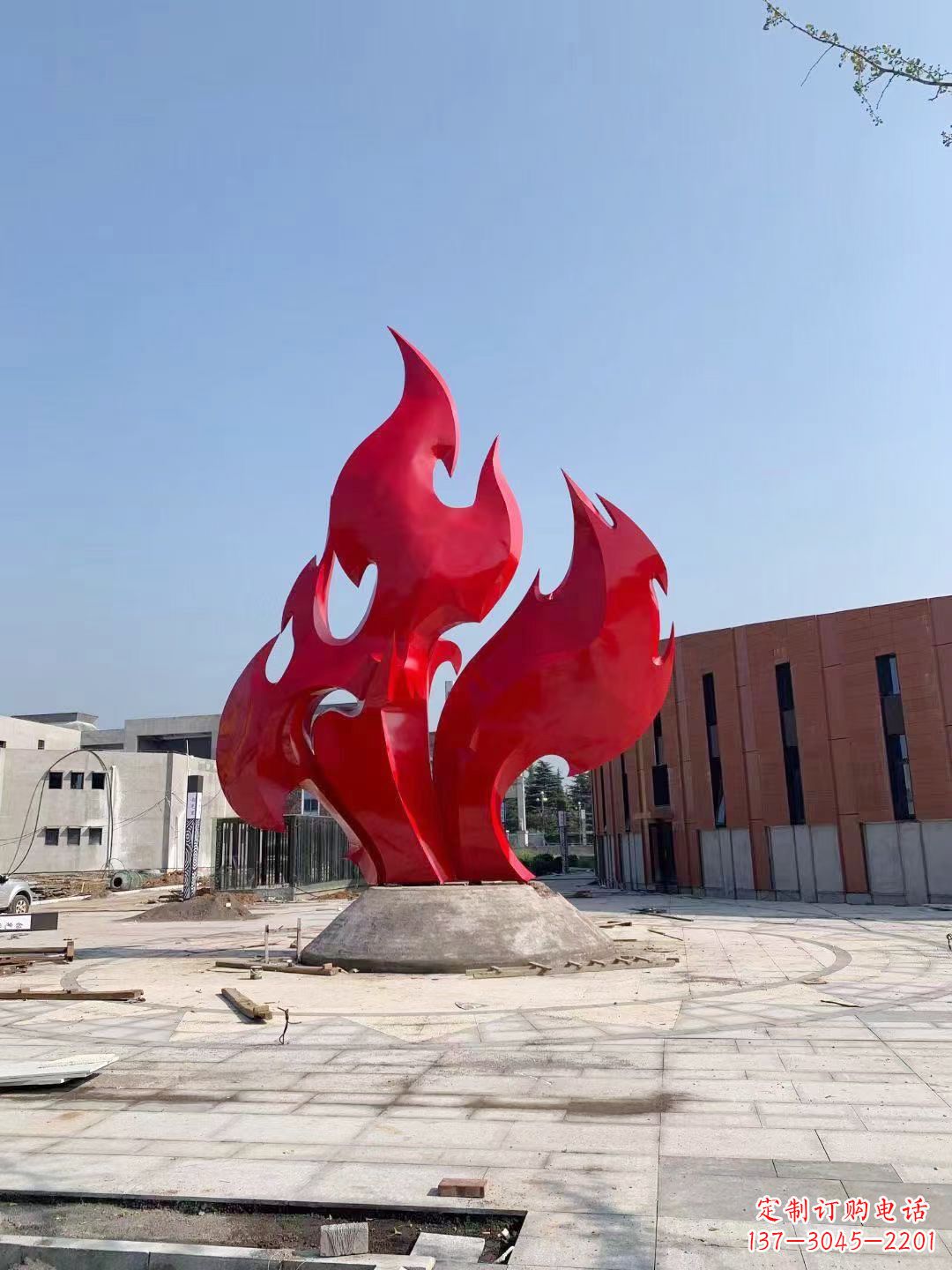 威海大学操场抽象不锈钢火苗雕塑